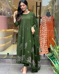 Women Cotton Green Kurta Pant and Dupatta set